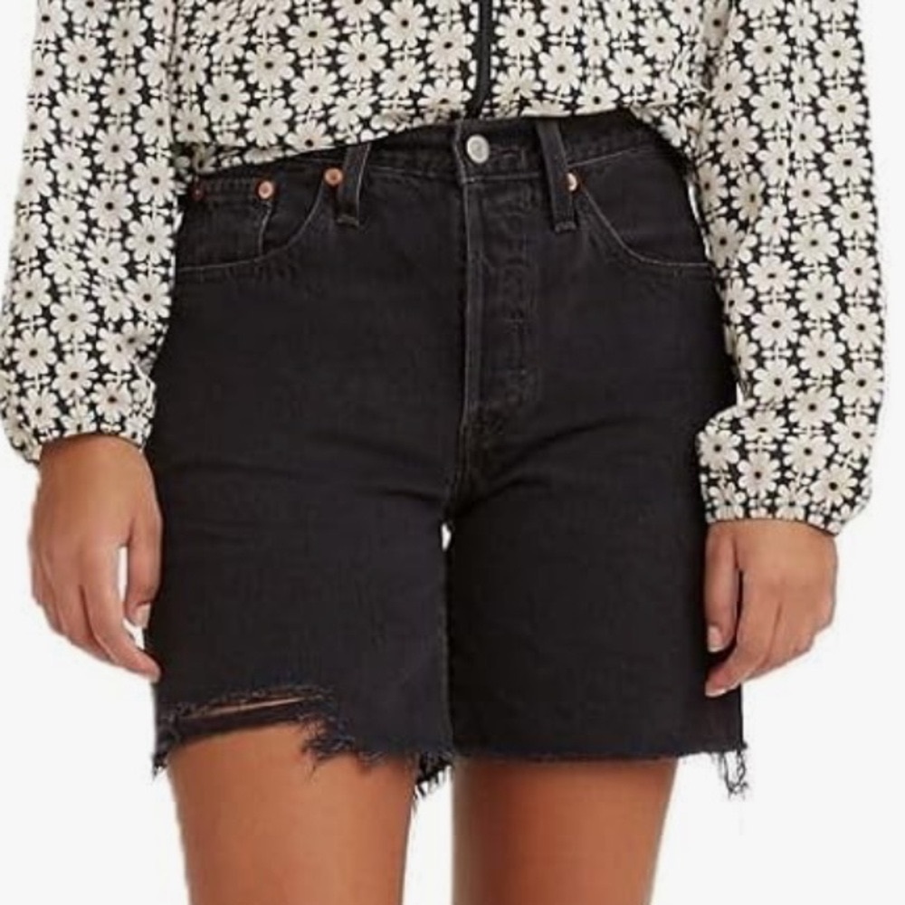 Levi’s 501 Mid-Thigh Short Size 27